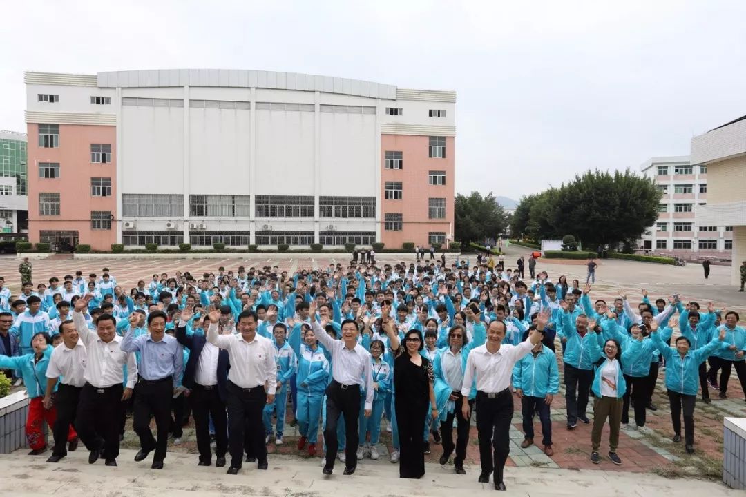 梁亮胜阔别五十载重回松口中学,回忆追梦的芳华岁月