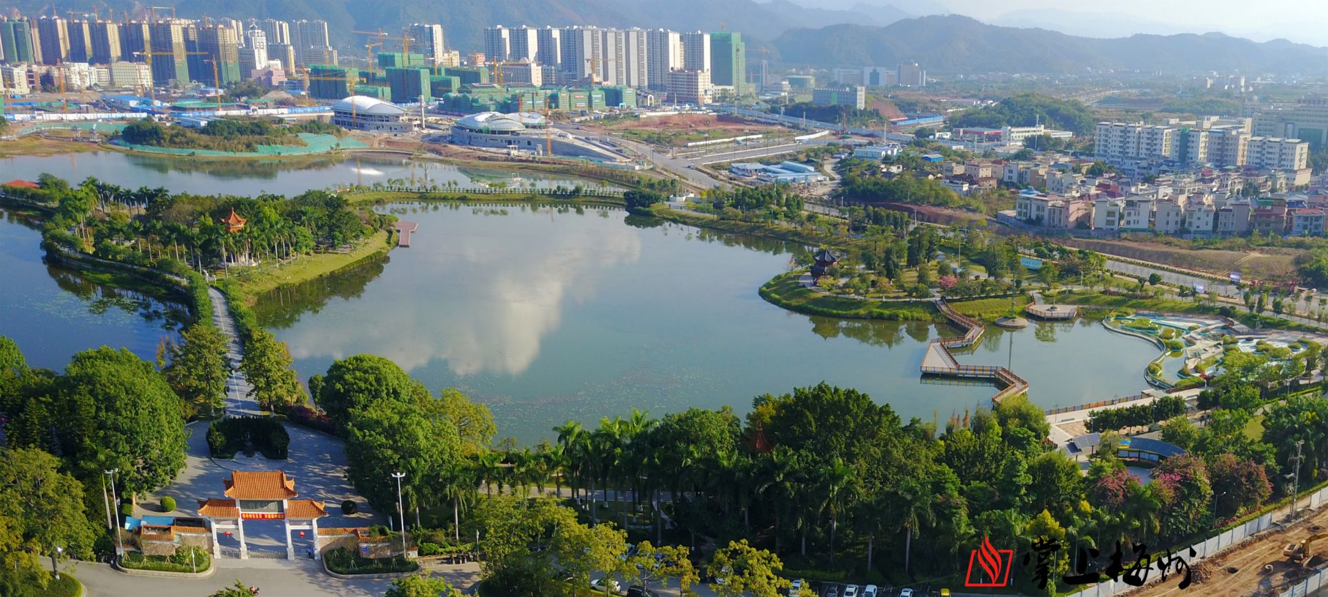 掌上梅州讯   近日,剑英公园3号湖已通过验收,正式向市民开放.