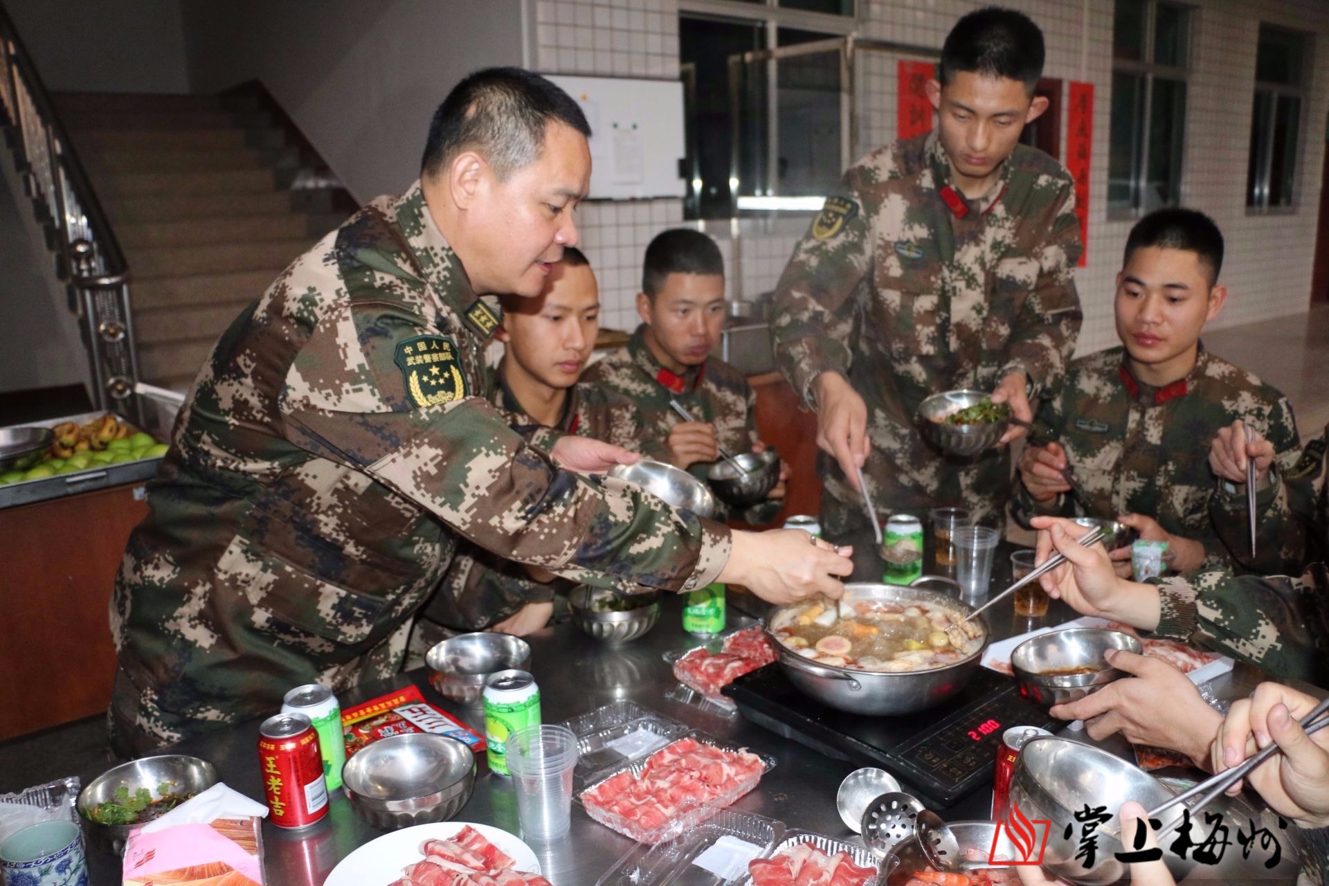 战友,今晚我来替你站岗!武警梅州支队除夕夜"暖心哨"暖了兵心!