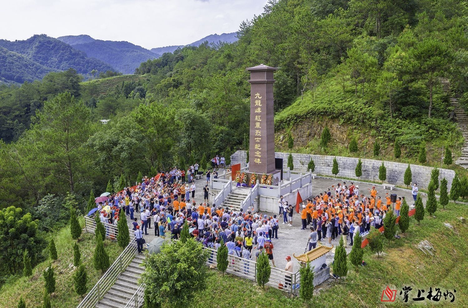 生态美党旗红今天他们在九龙嶂革命根据地唱响爱国之情