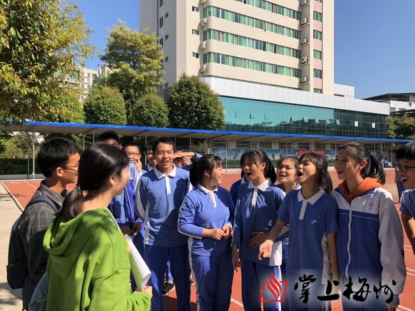 "学艺中学政教处主任潘冰表示,该校围绕六个"好",凝练品牌和校园特色