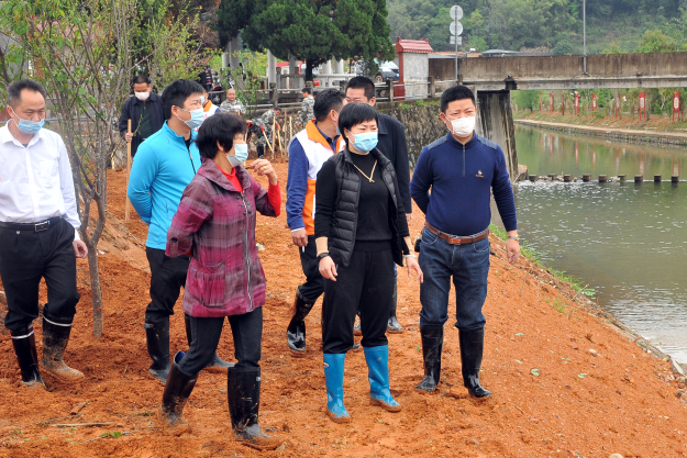 钟秀堂到西阳镇直坑村调研脱贫攻坚和乡村振兴工作