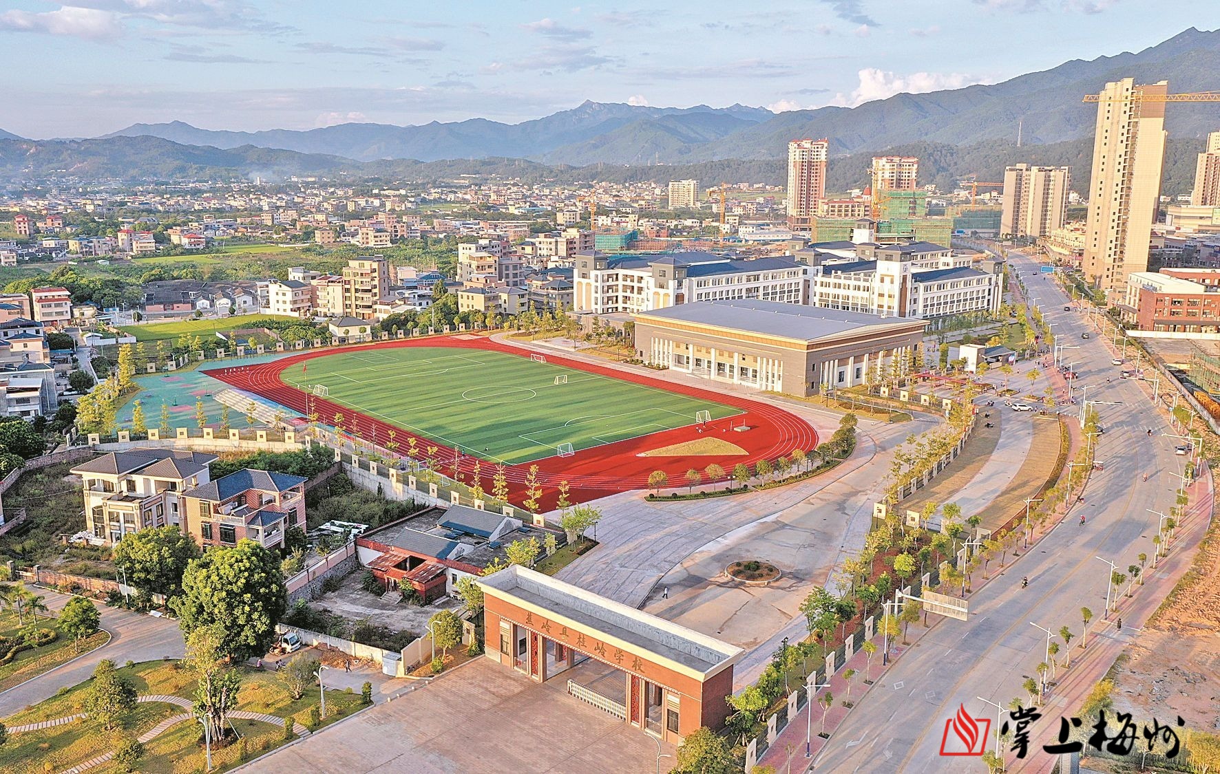 高起点规划,高标准建设的桂岭学校. (汪敬淼  摄)