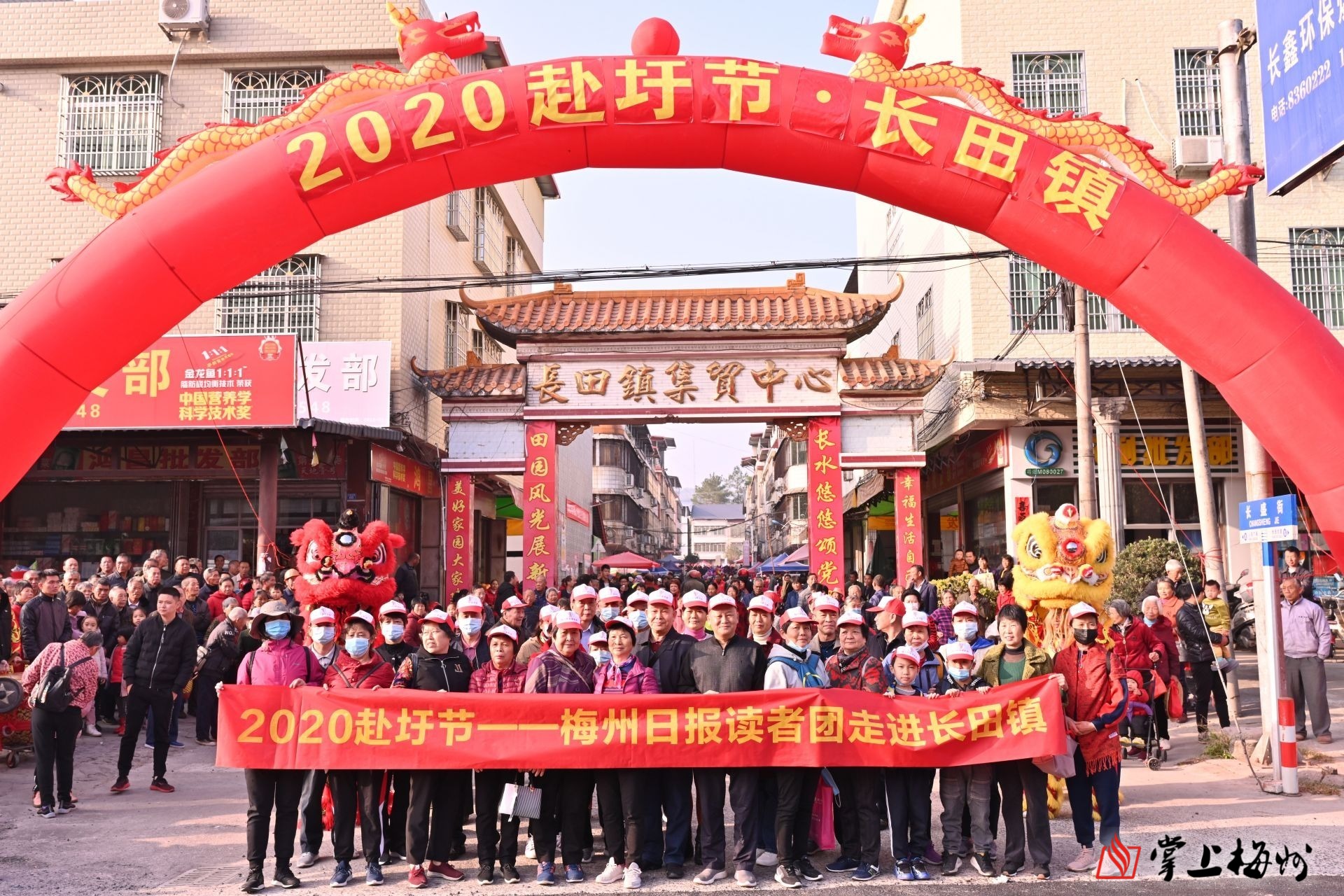 道路车水马龙,记者抵达拥有"平远南大门""花园小镇"美誉的长田镇