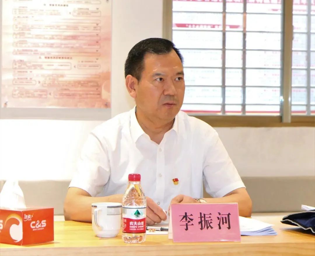 余其豹参加所在党支部专题组织生活会