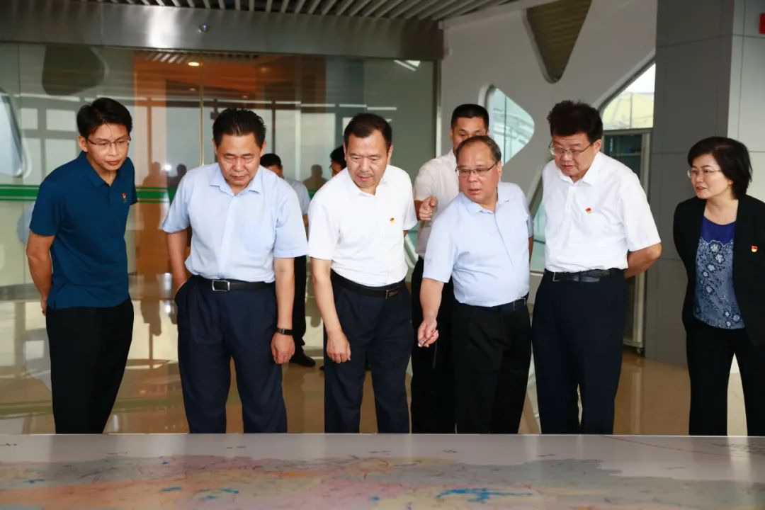 李振河一行先后深入到神光山齐昌楼城市展厅,兴城兴东