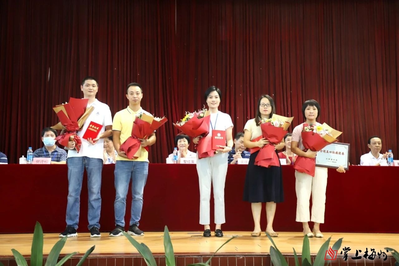 市人社局局长黎红英参加市技师学院市机械技工学校教师节庆祝大会