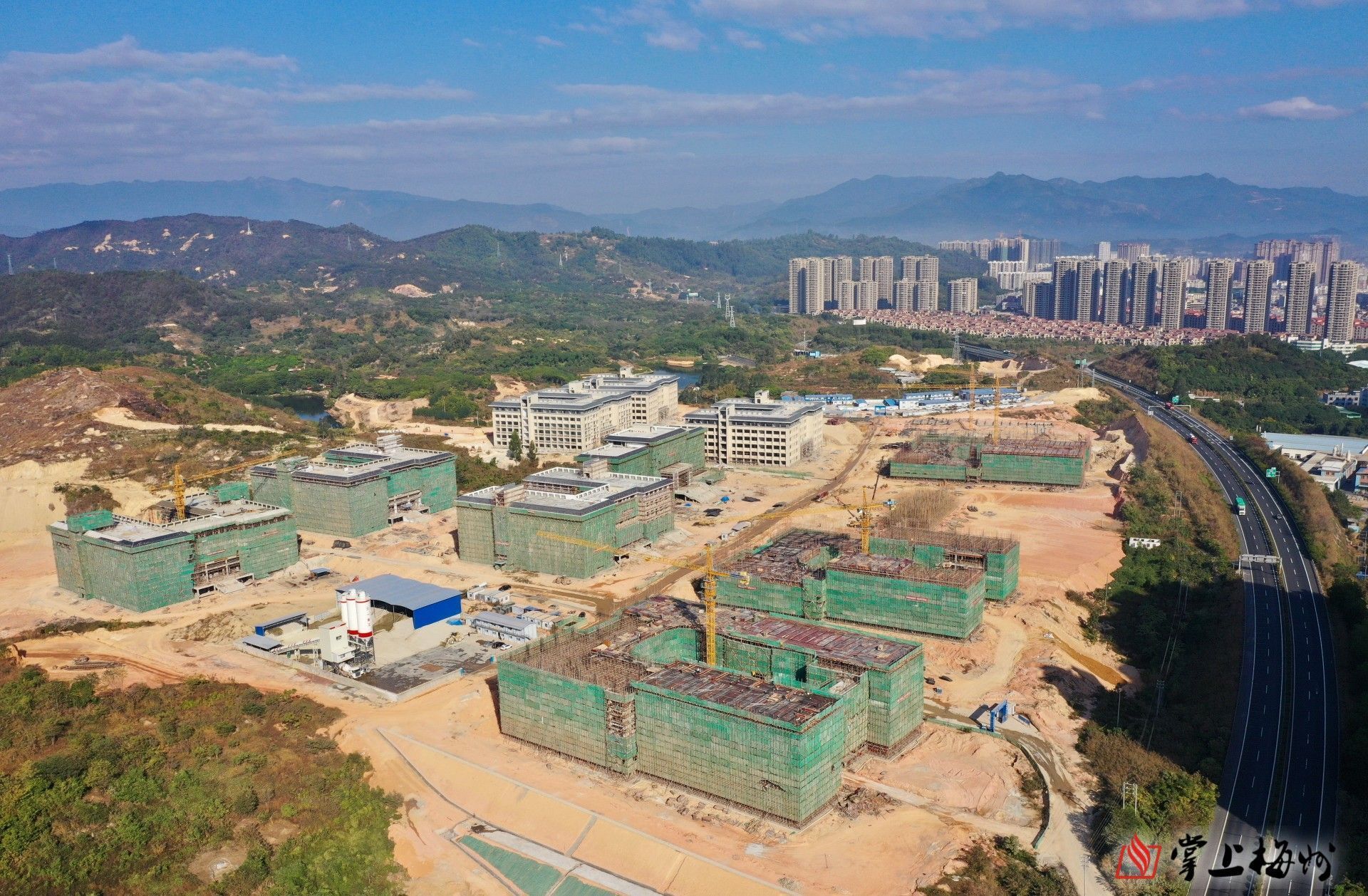 嘉应学院紫琳学院项目建设现场走进丰顺县"头号工程"嘉应学院紫琳