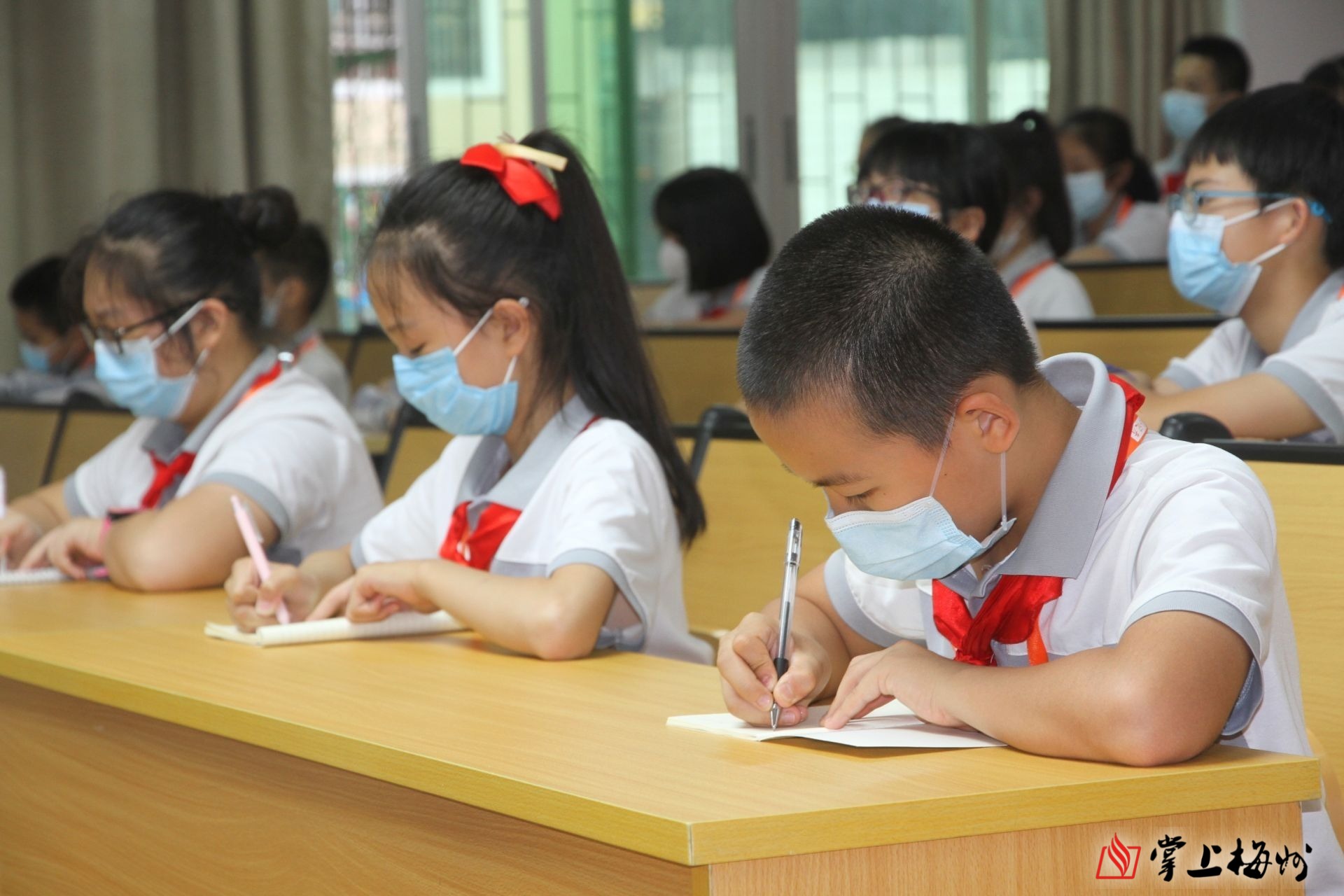 梅州日报小记者公益项目记者进校园活动走进梅江区作新小学