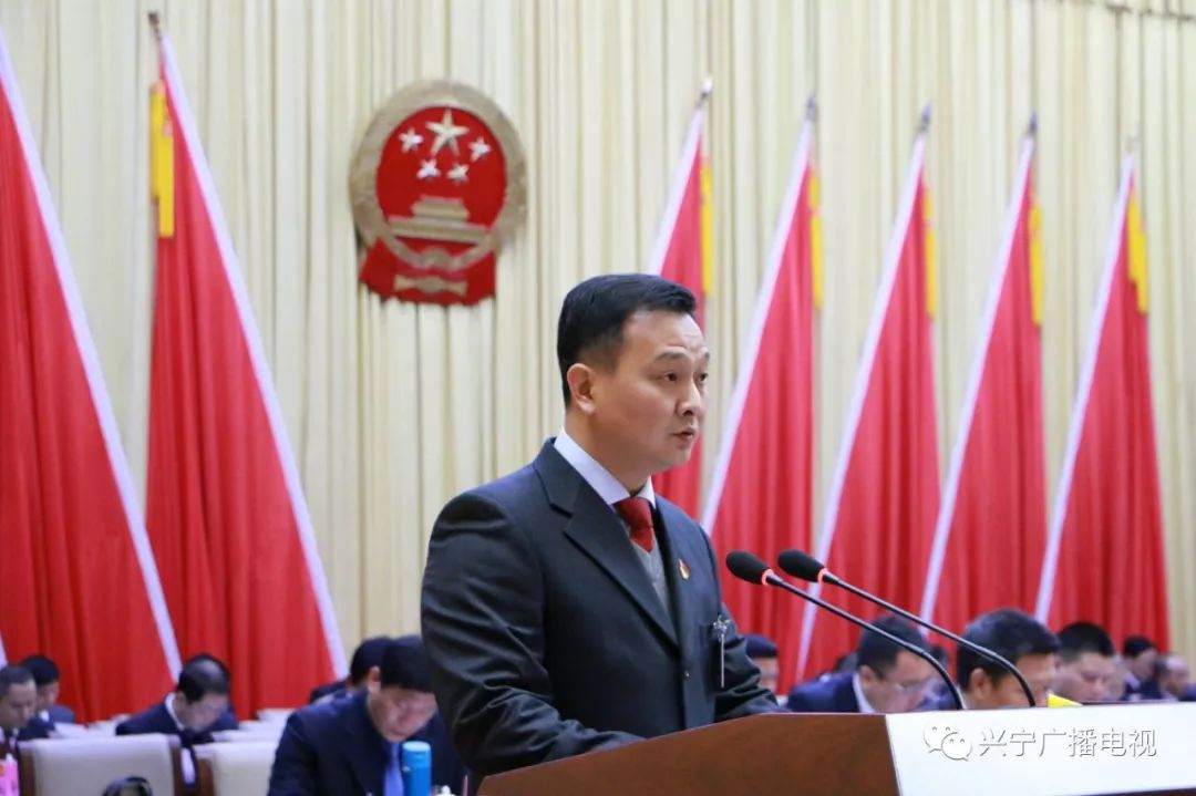 11日,兴宁市长丘孝东在《政府工作报告》中承诺,今年兴宁市政府将继续
