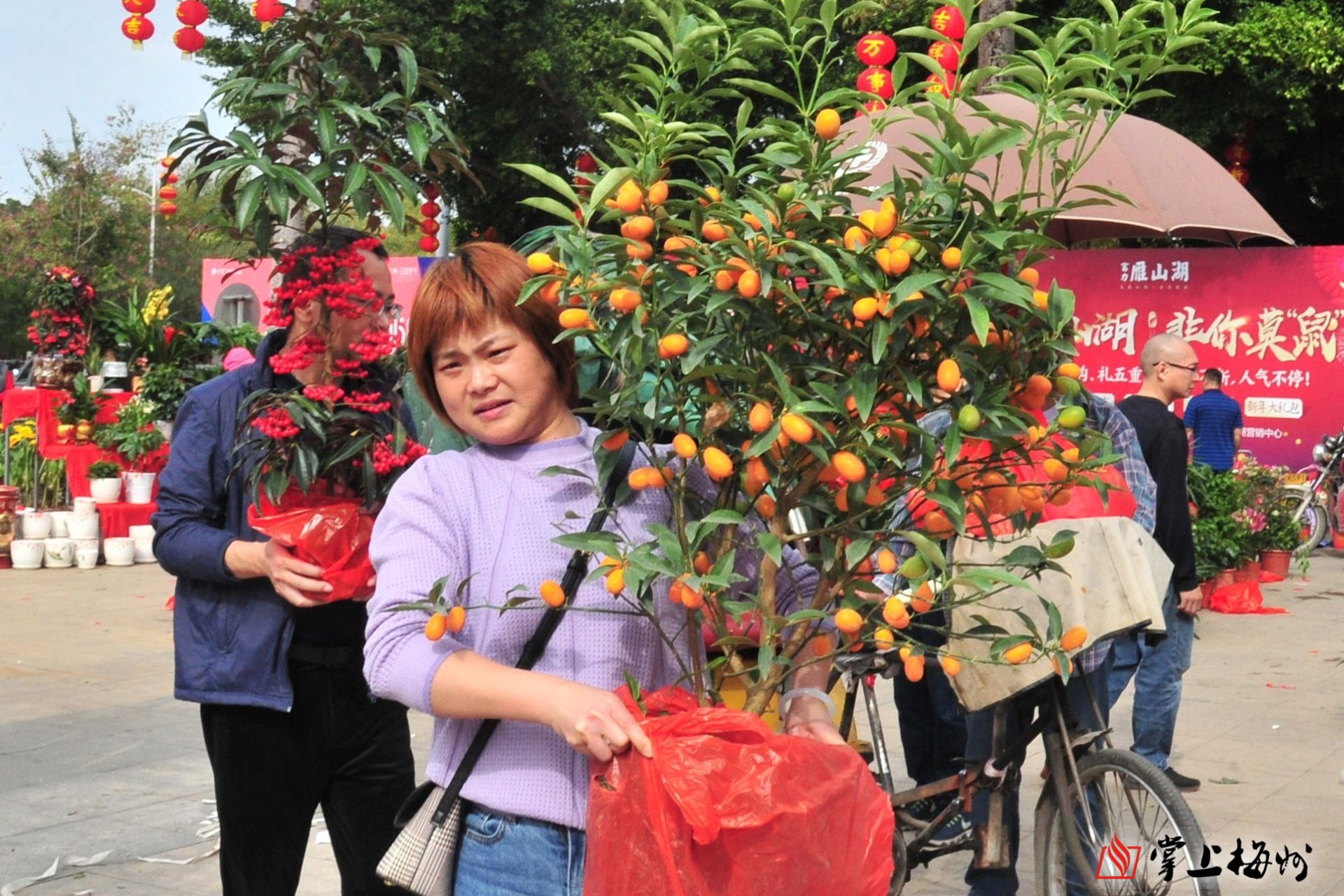 梅城开启过年模式哪哪都是红