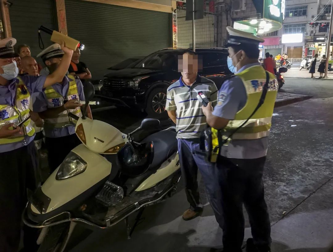 兴宁一男子酒驾弃车逃跑,交警逮住一查发现.