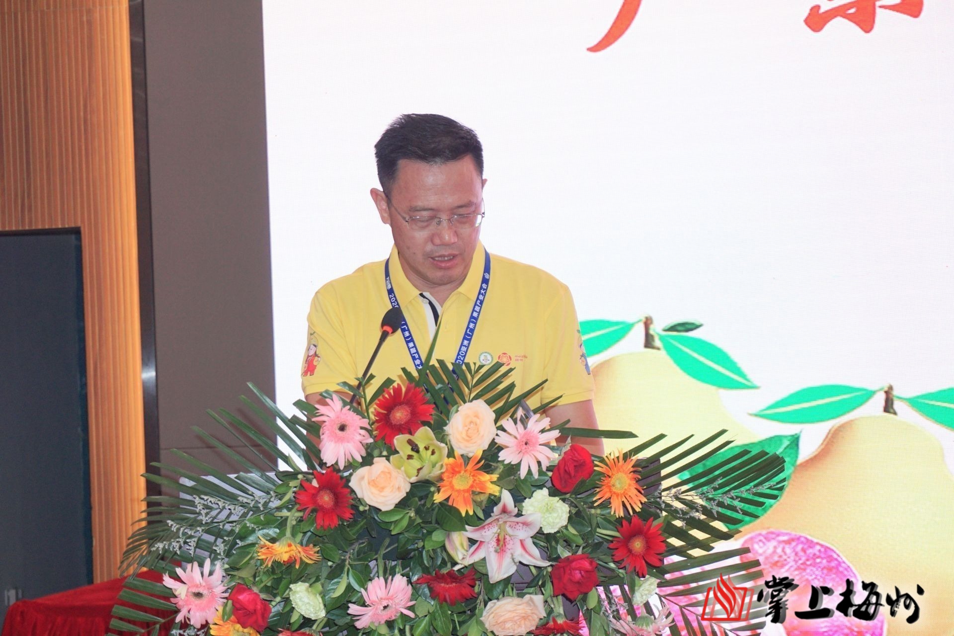 梅州市政府副市长温向芳,广州市协作办二级巡视员李自根出席推介会