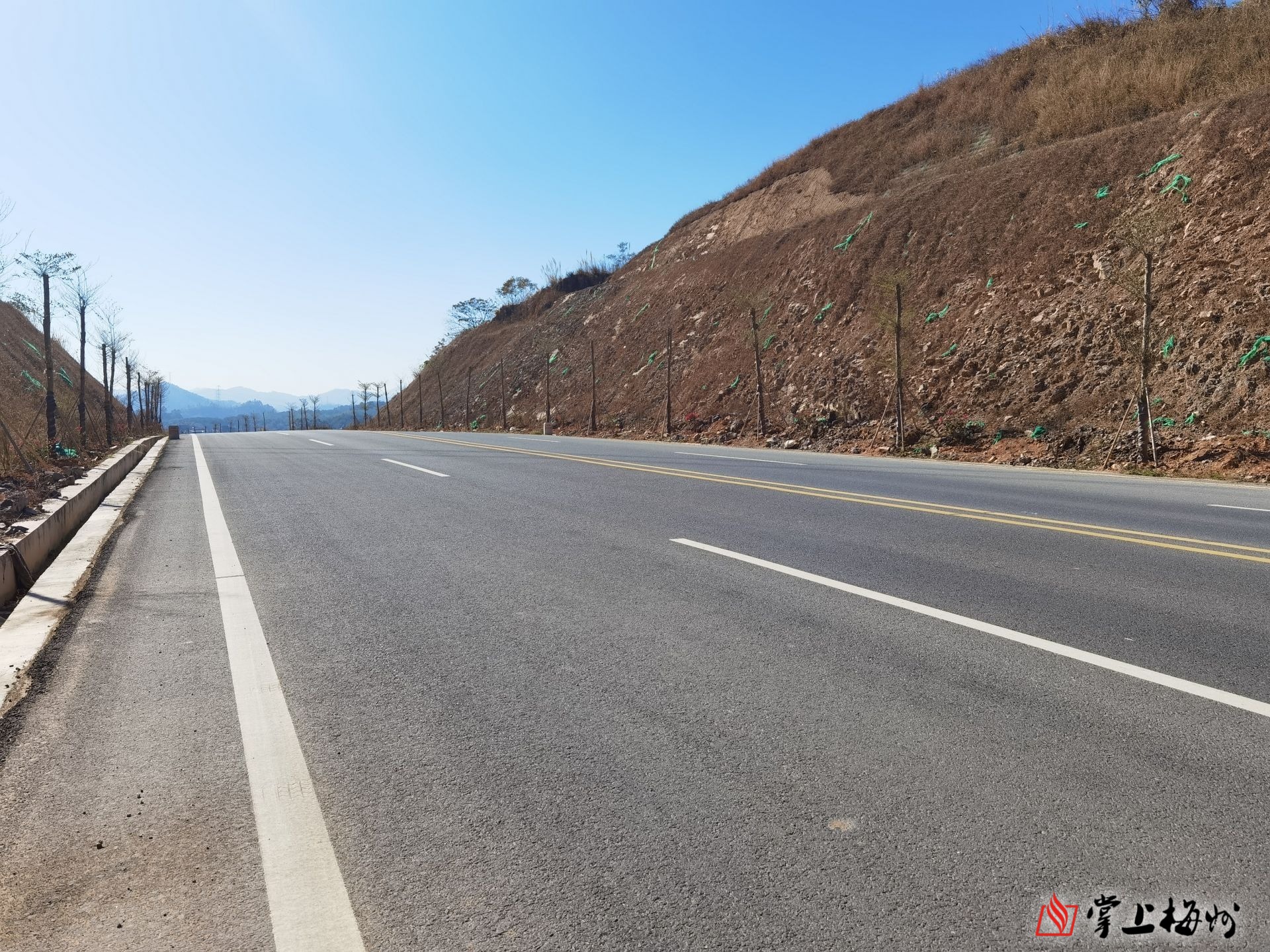 据了解,国道206线升级改造工程起于兴宁市松陂,途经兴宁洪坑径,梅县区