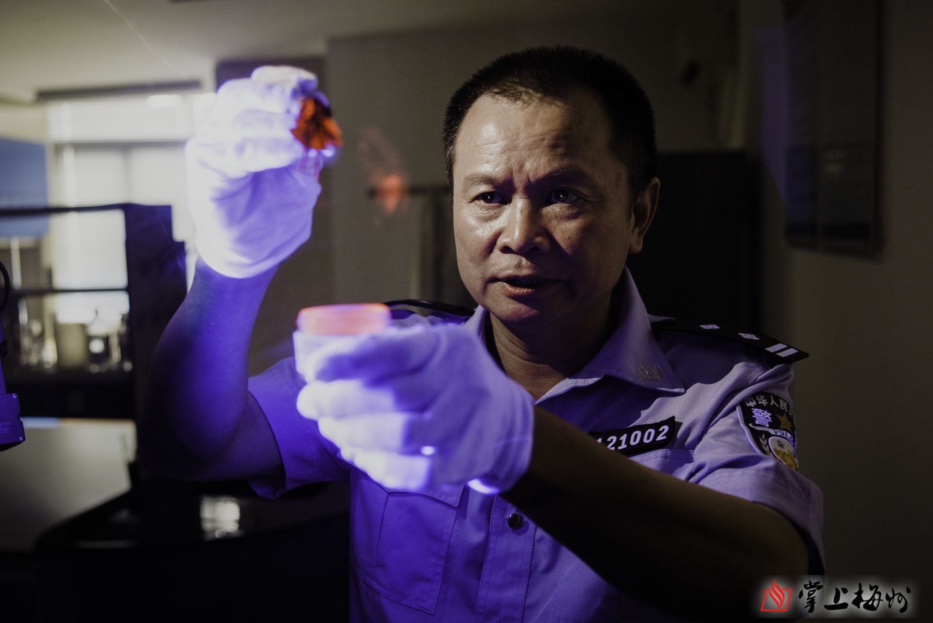 拨开迷雾寻铁证32载刑侦路上他用专业和坚持还原每一个案件真相