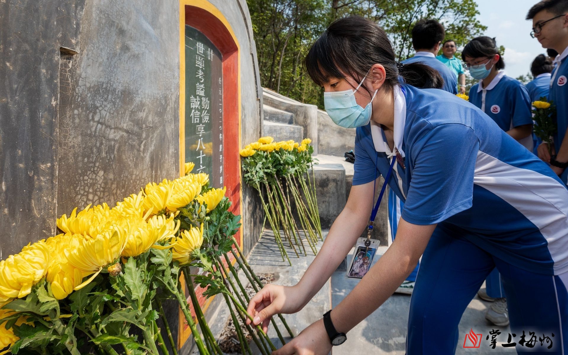 缅怀先贤铸红心!曾宪梓中学近600名师生今日"重走"宪梓求学路