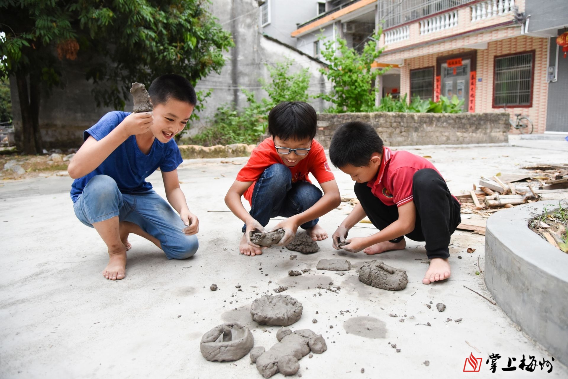 农村童年玩泥巴照片图片