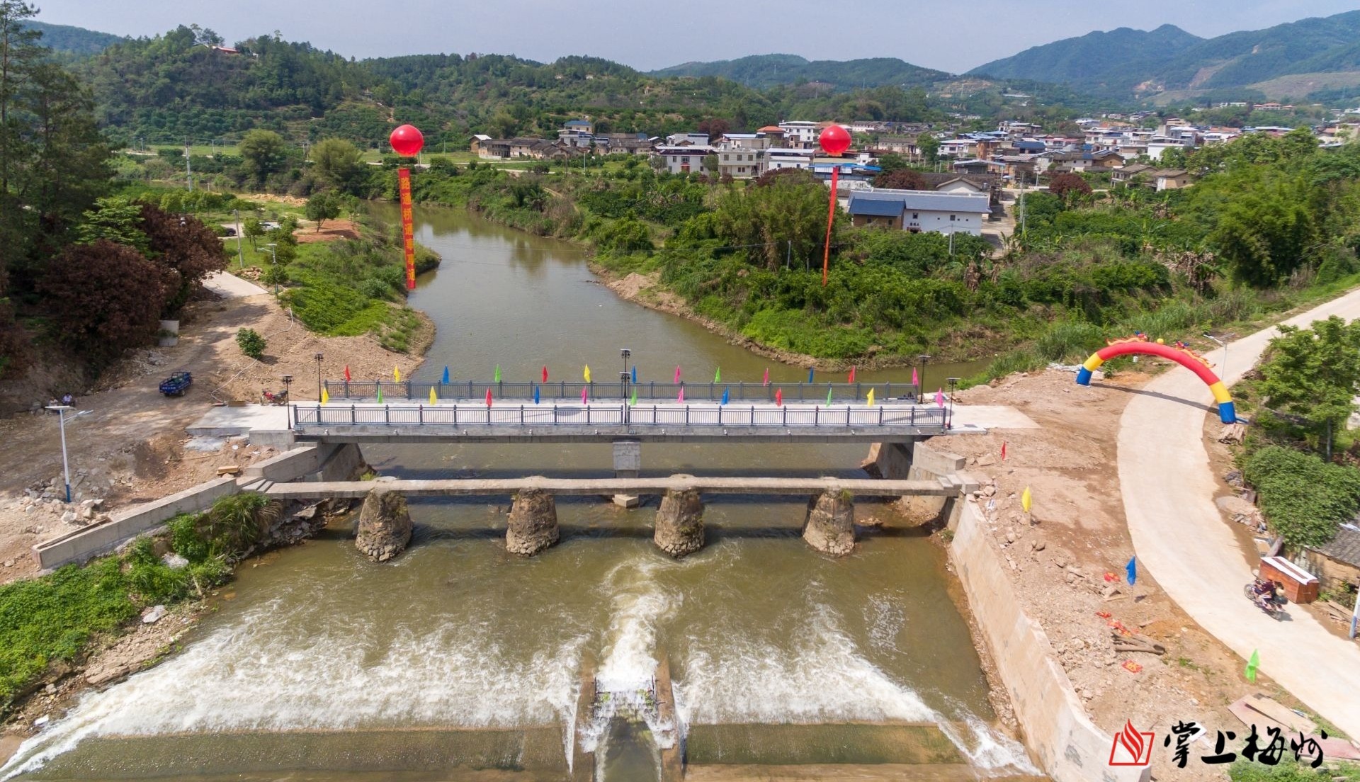 梅县区松源镇湖维村两新桥竣工通车