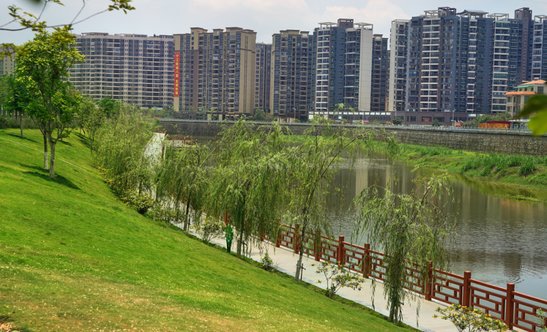 兴宁市充分利用河流,自然地形等现有资源条件,以建设生态典范,文化