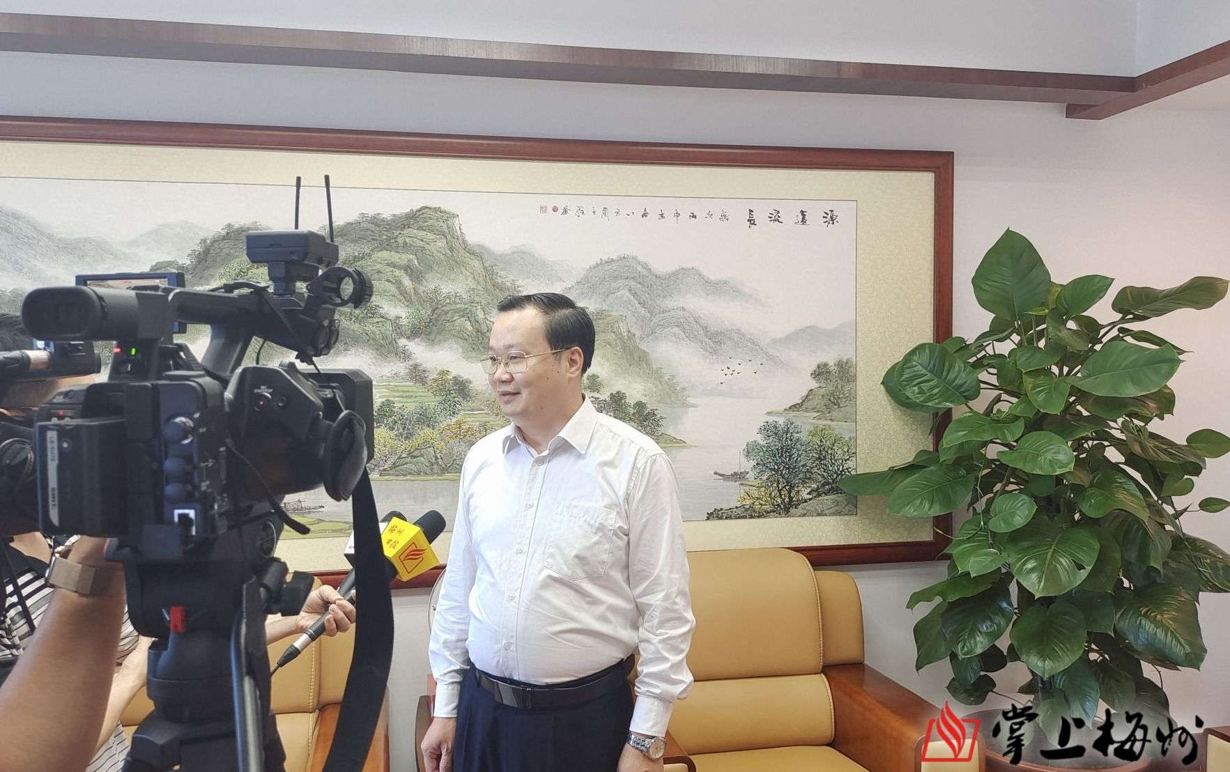 市政府秘书长办公室主任陈亮深化改革创新优化政务环境