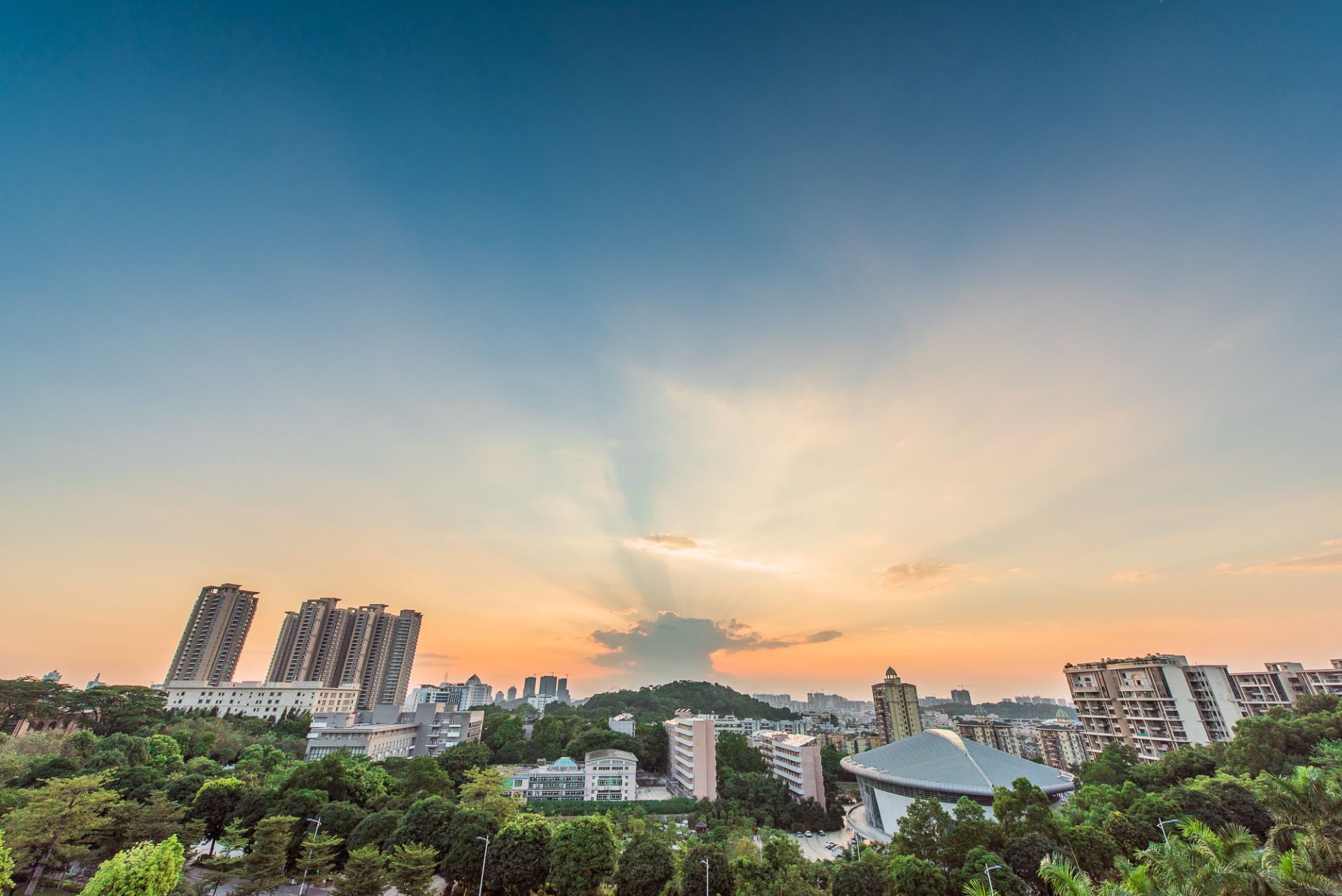 电子科技大学中山学院:深化产教融合,精育高质量应用型人才_掌上梅州