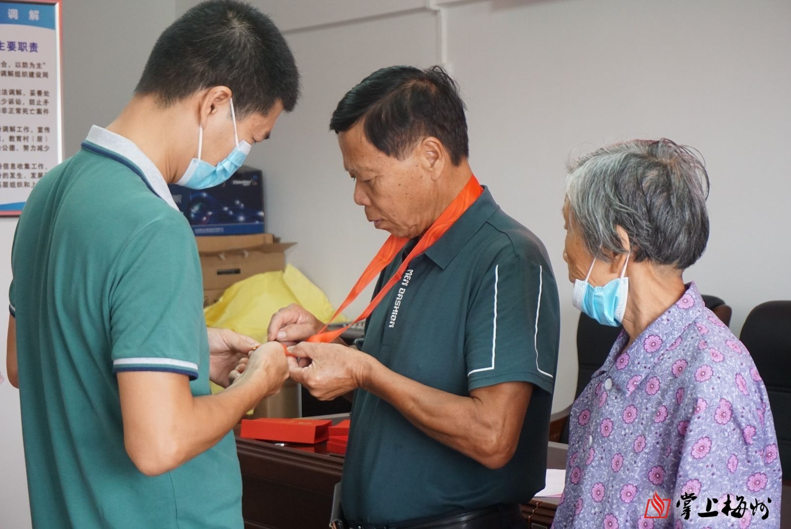 梅江区举行"最美家庭"颁奖仪式!好家风,才是真正的传家宝