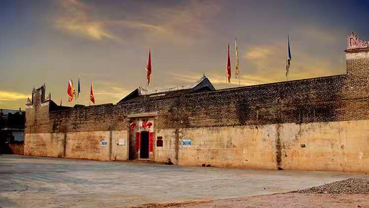 位于汕尾市海丰县 赤石,鲘门,梅陇三镇交汇处的羊蹄岭上 沿途存有驿站