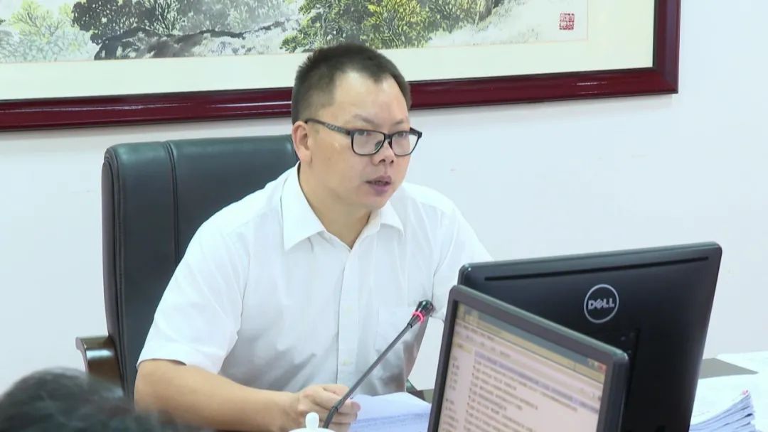 周小勇主持召开第13次平远县政府常务会议