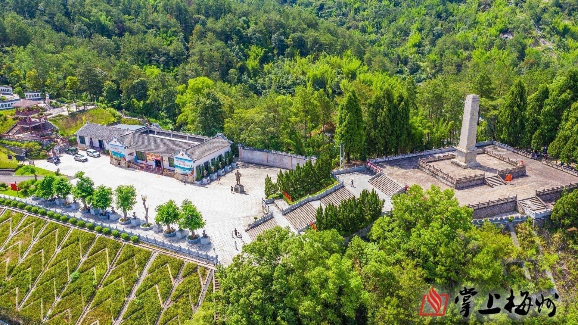 走进三河坝战役纪念园,"没有三河坝战役,就没有井冈山会师"的红色标语