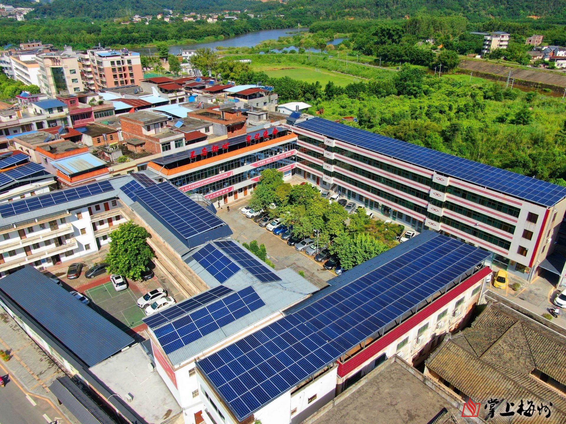 打造特色"光伏小镇"!梅江区"阳光收入"照亮乡村振兴路