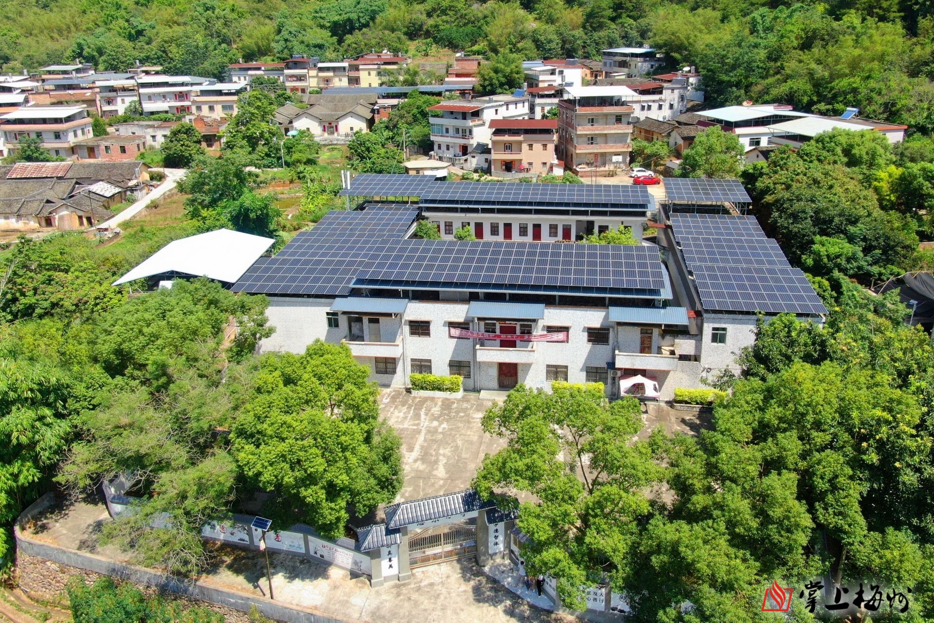 打造特色"光伏小镇"!梅江区"阳光收入"照亮乡村振兴路