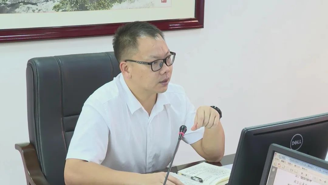 周小勇主持召开第17次平远县政府常务会议