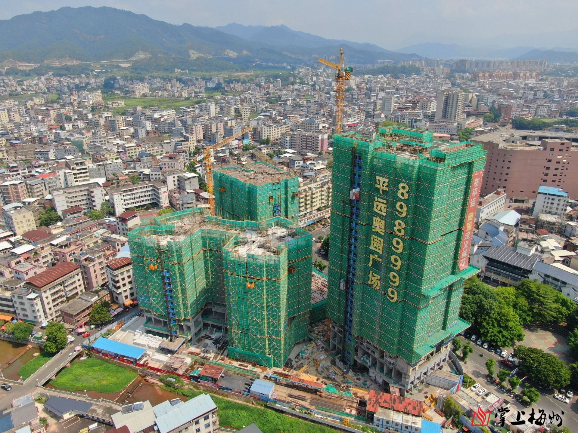 接续发力秋阳杲杲与天气一样热的还有平远推进重点项目的热度