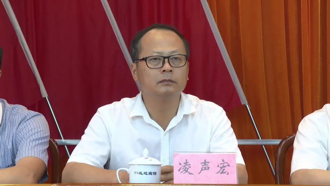 周小勇希望,全县工商联组织要强化思想引领,以更高站位把牢政治方向.