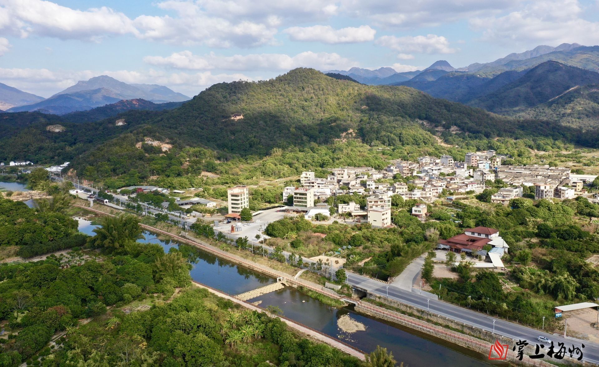 丰顺县委书记张志锋接受梅州日报记者专访实干担当奋勇争先