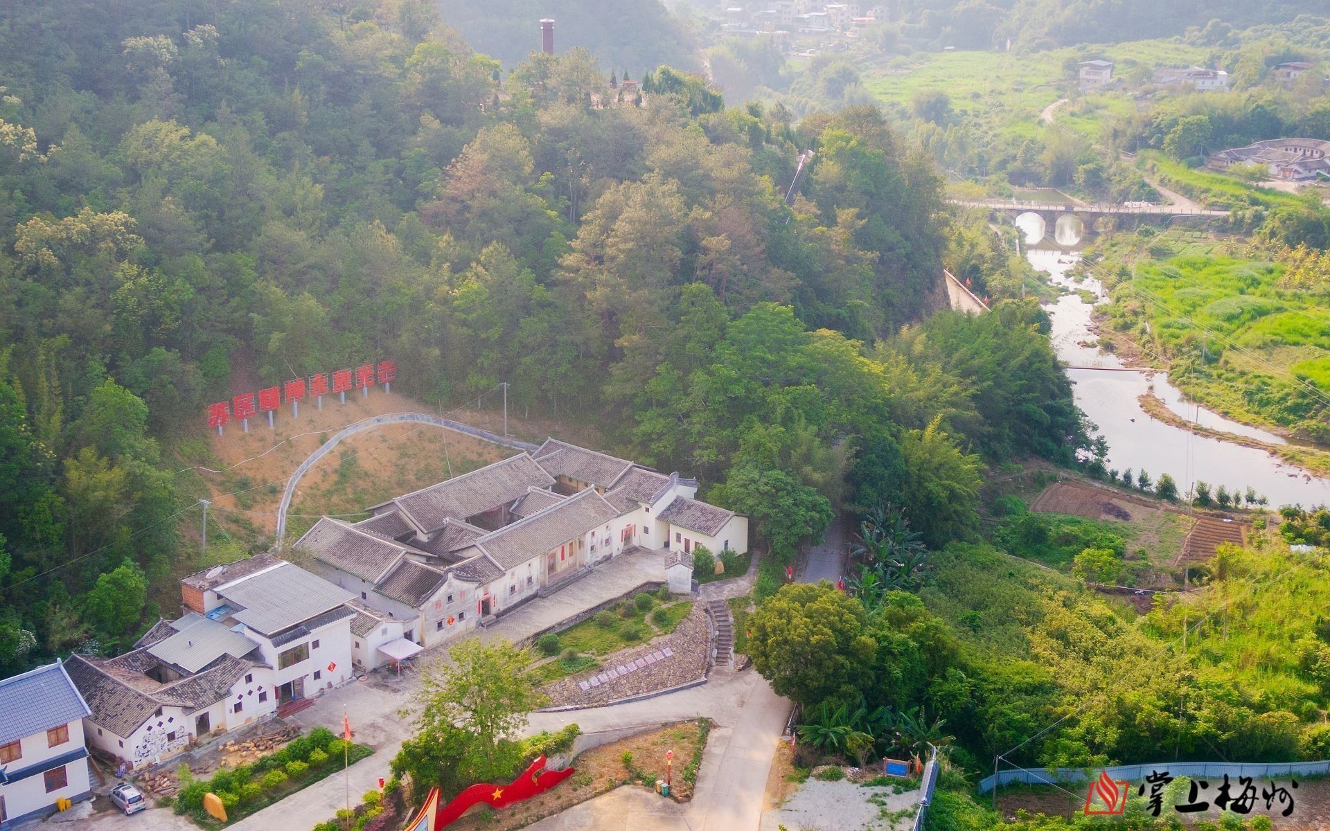 以红为魂以绿为本以金为靶梅县区梅南镇这样奏响乡村振兴进行曲