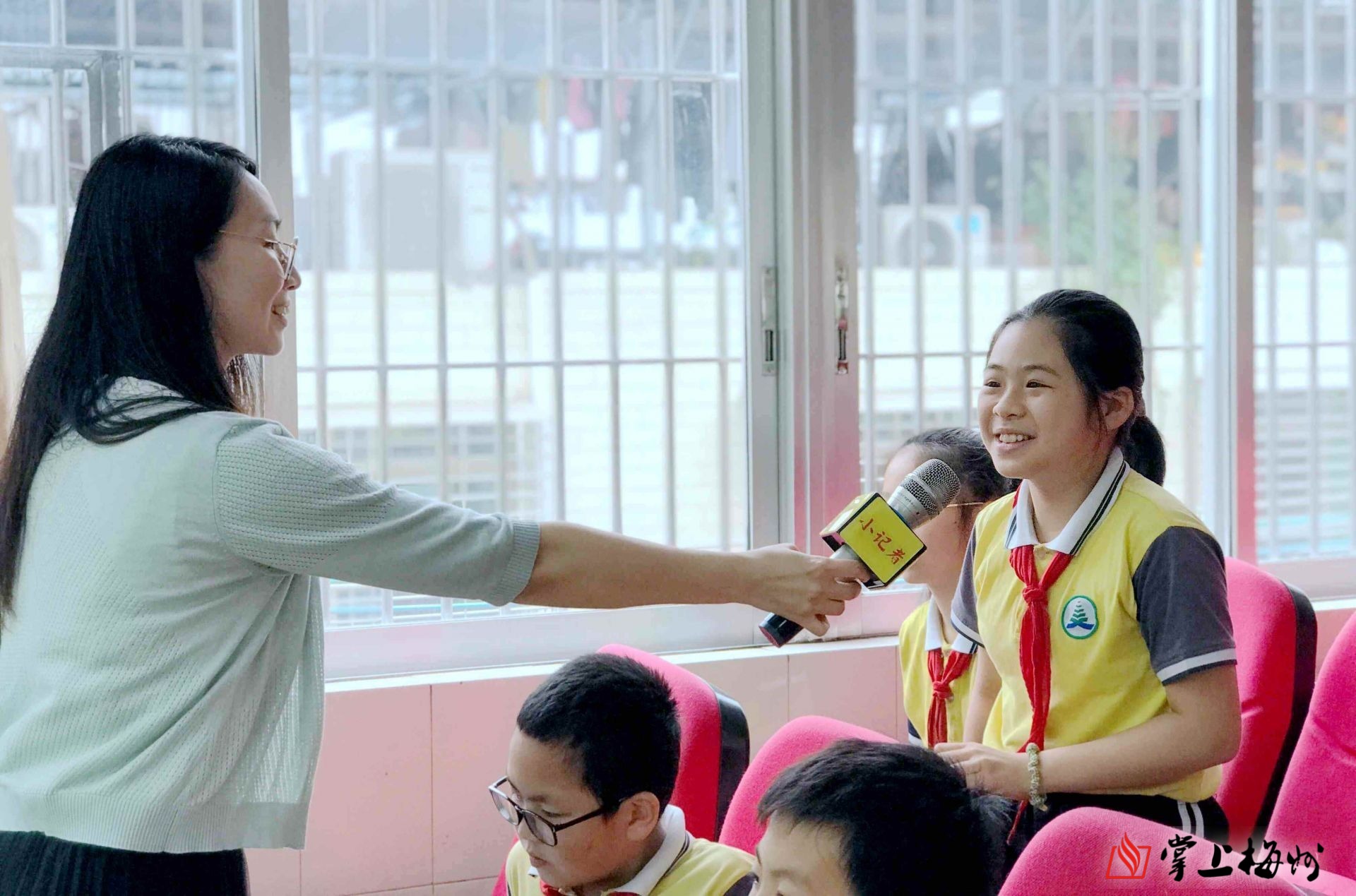 梅州日报小记者公益项目记者进校园活动走进梅江区美华小学