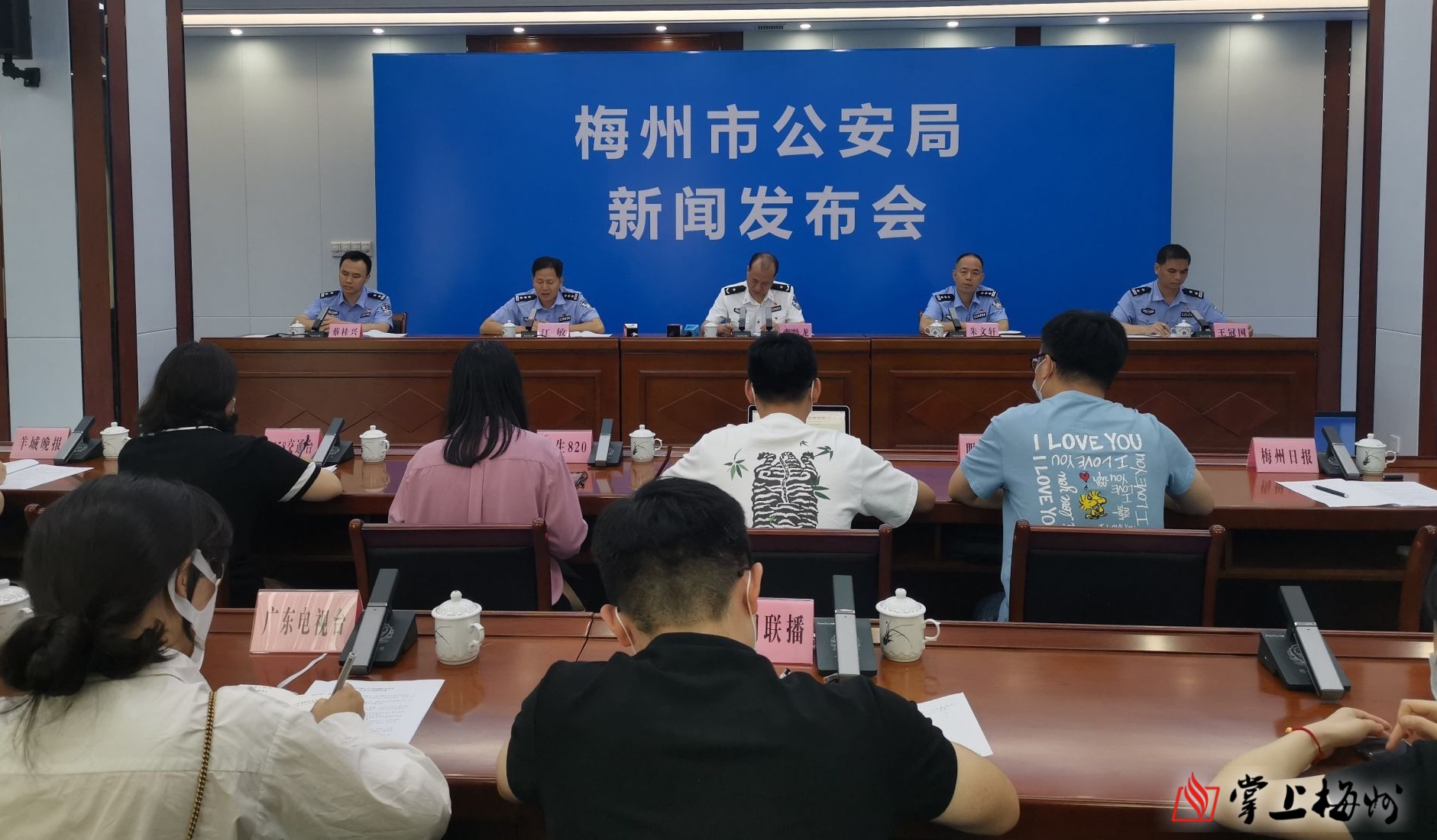 梅州市公安局召开新闻发布会：推出10类30项服务举措护航高考