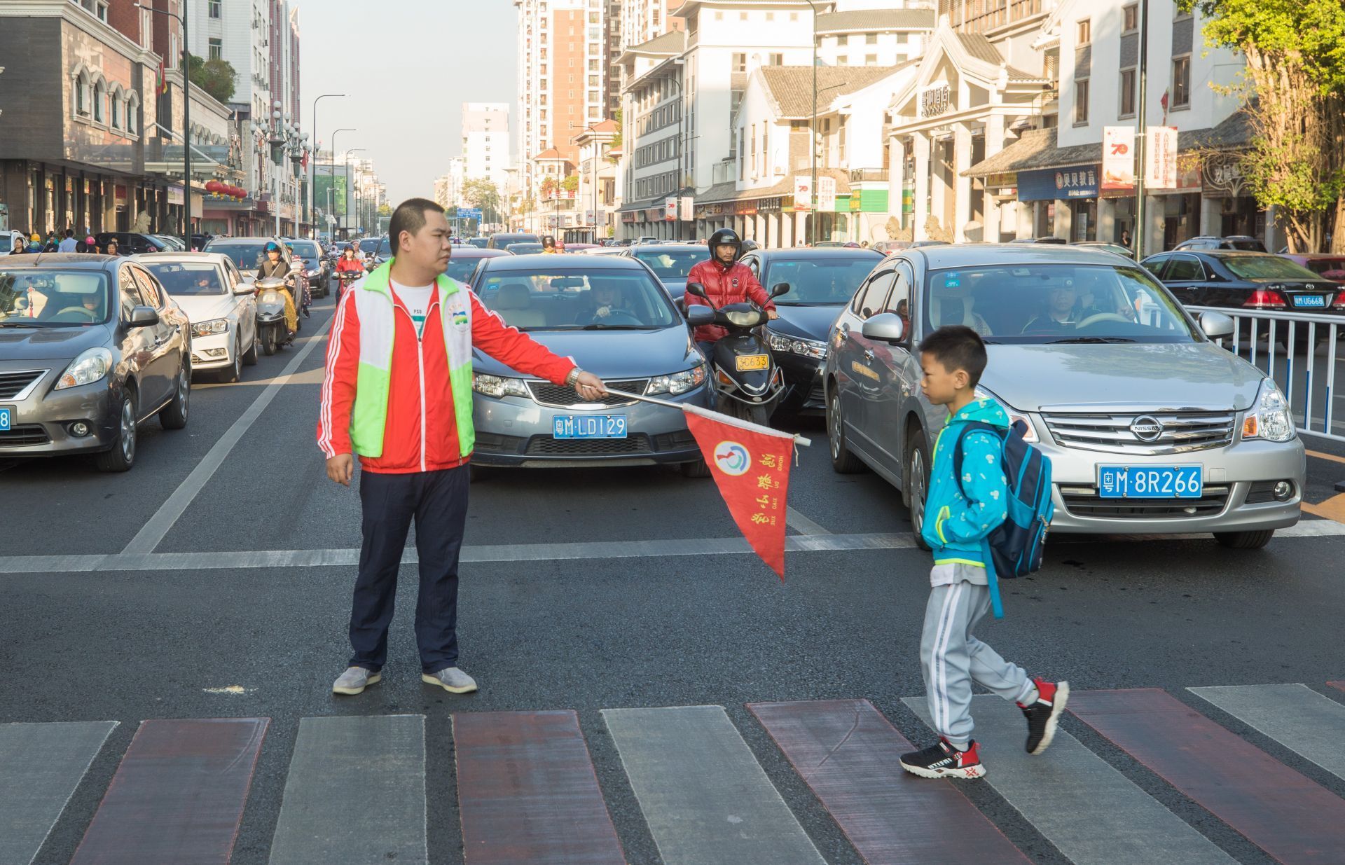 噪声频扰民遛狗不牵绳随地吐痰太常见文明行为如何促进邀您来畅言