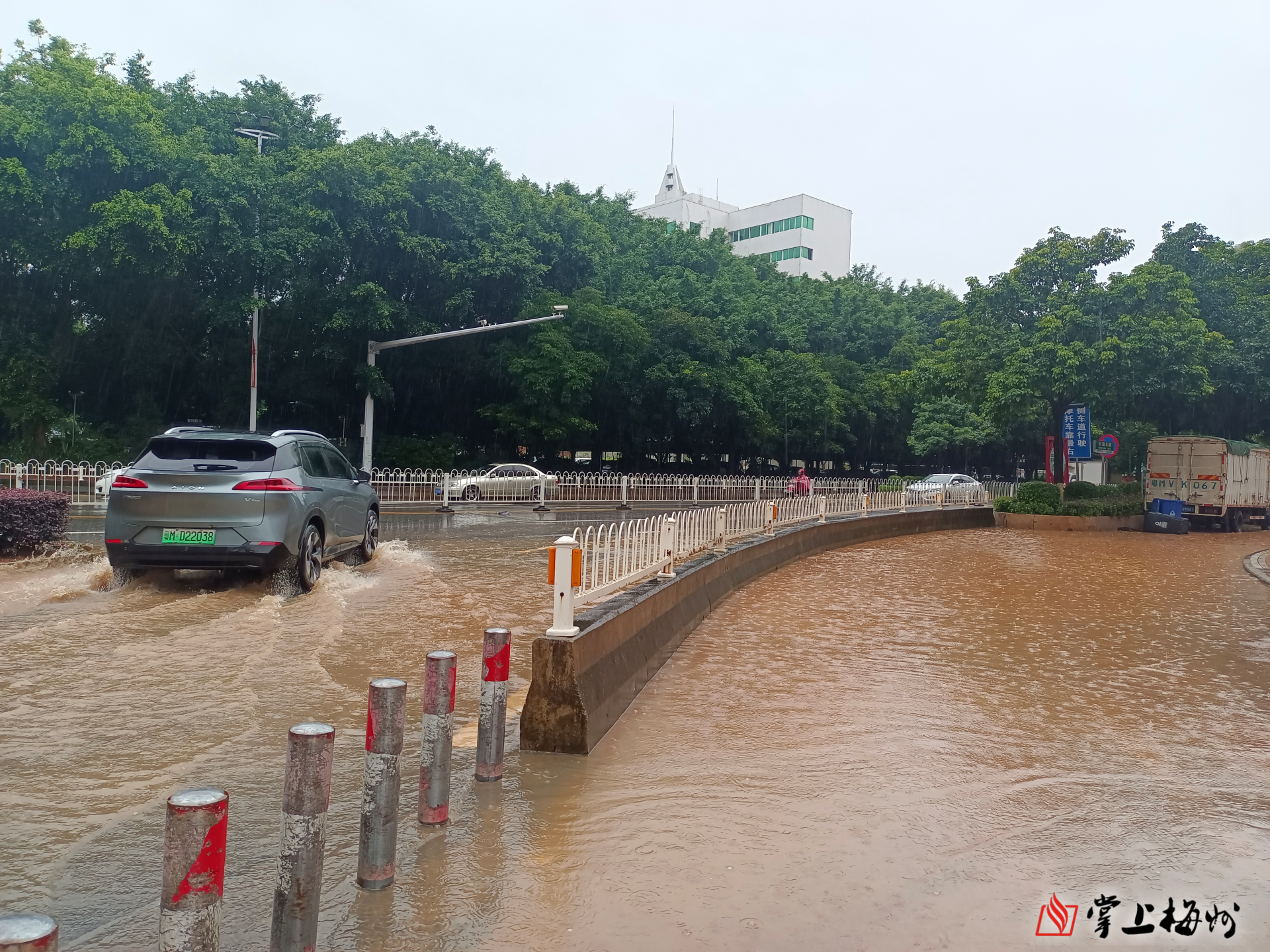 梅州,興寧往汕頭方向的車輛須在畲江站下高速,行駛206國道至徑義站