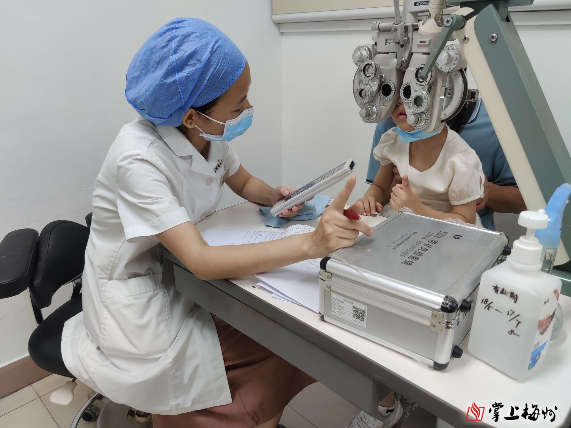 近日,记者走访了梅州市人民医院视光学中心及梅江区深梅眼科医院发现