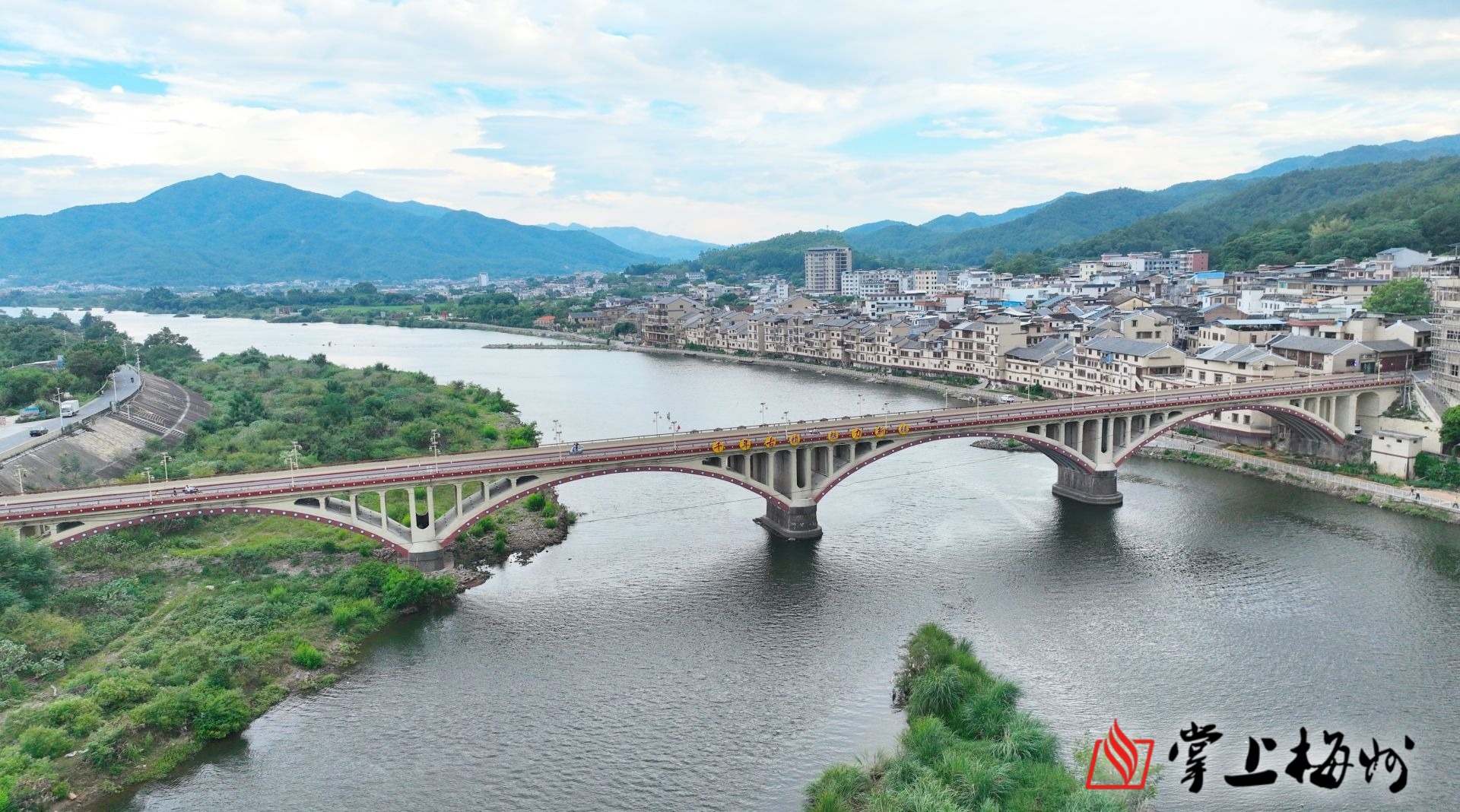 美了亮了来看蕉岭县新铺大桥的变装秀