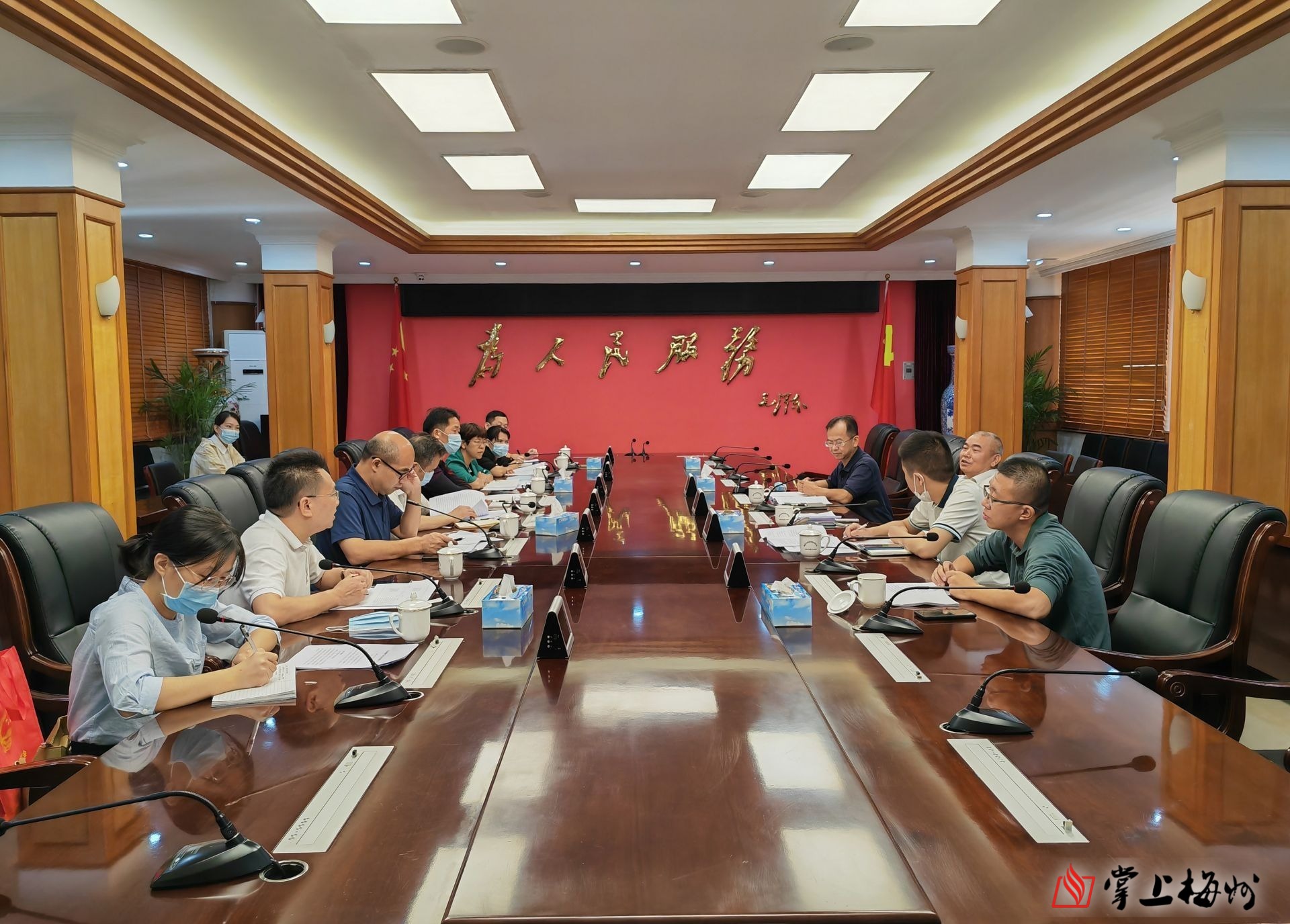 随后召开座谈会，听取市住房和城乡建设局关于梅州市燃气安全运行与管理情况的汇报。