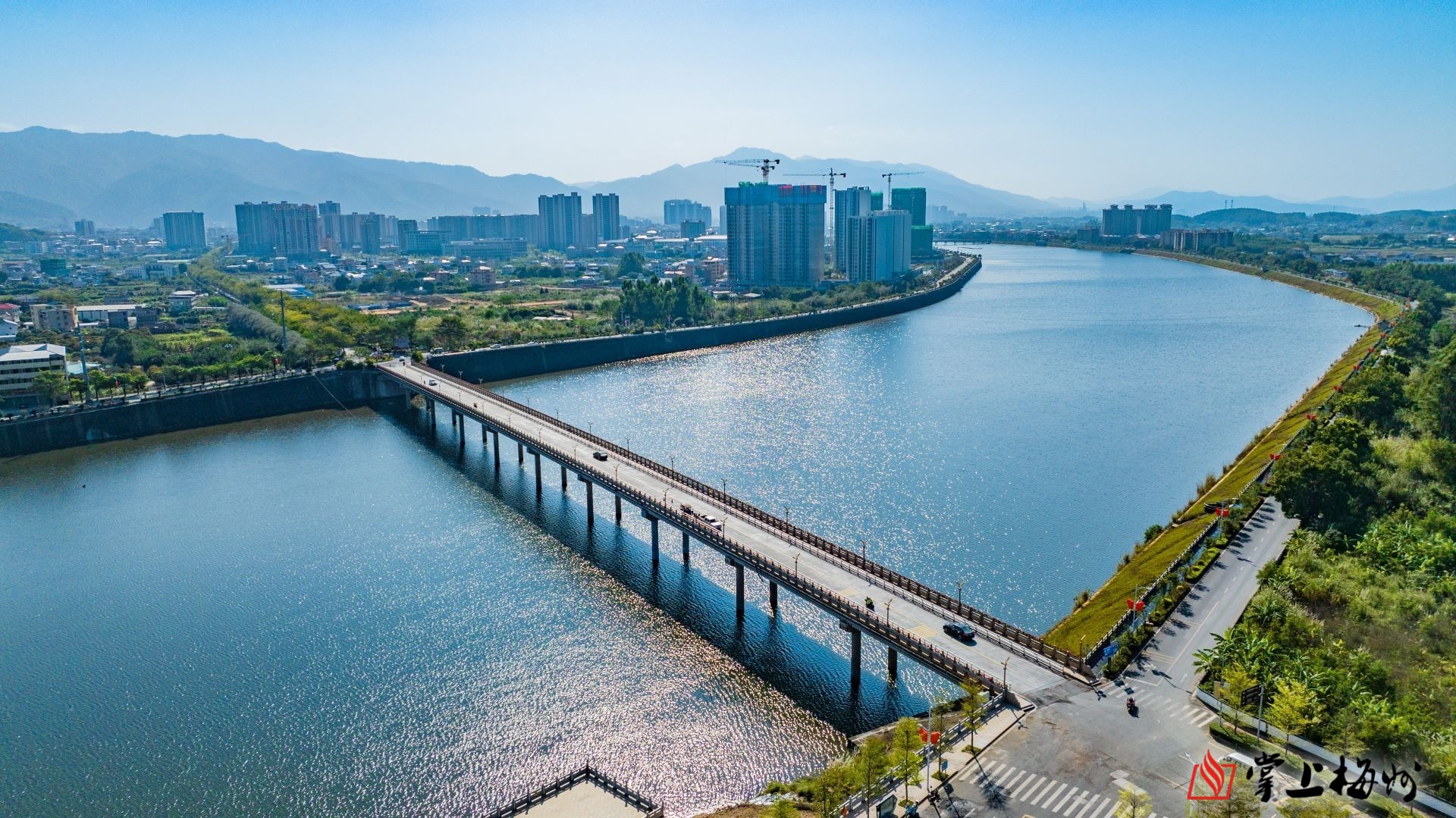 蕉岭县交通运输局获悉,西起长潭旅游区,东至蕉城镇艾坝,连接石窟河
