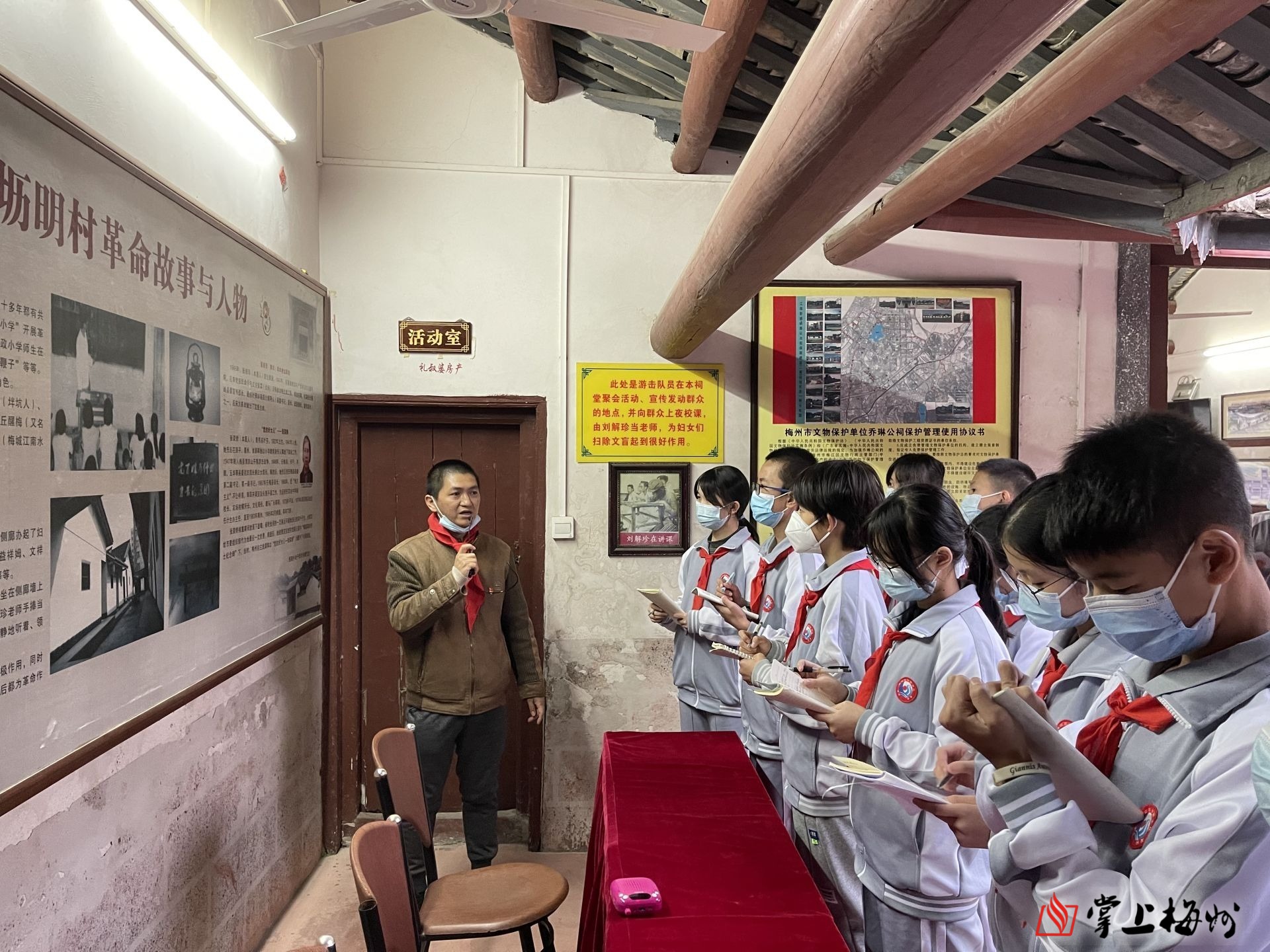 发扬伯聪精神培育家国情怀梅江区伯聪学校将爱国教育从校内延伸至校外