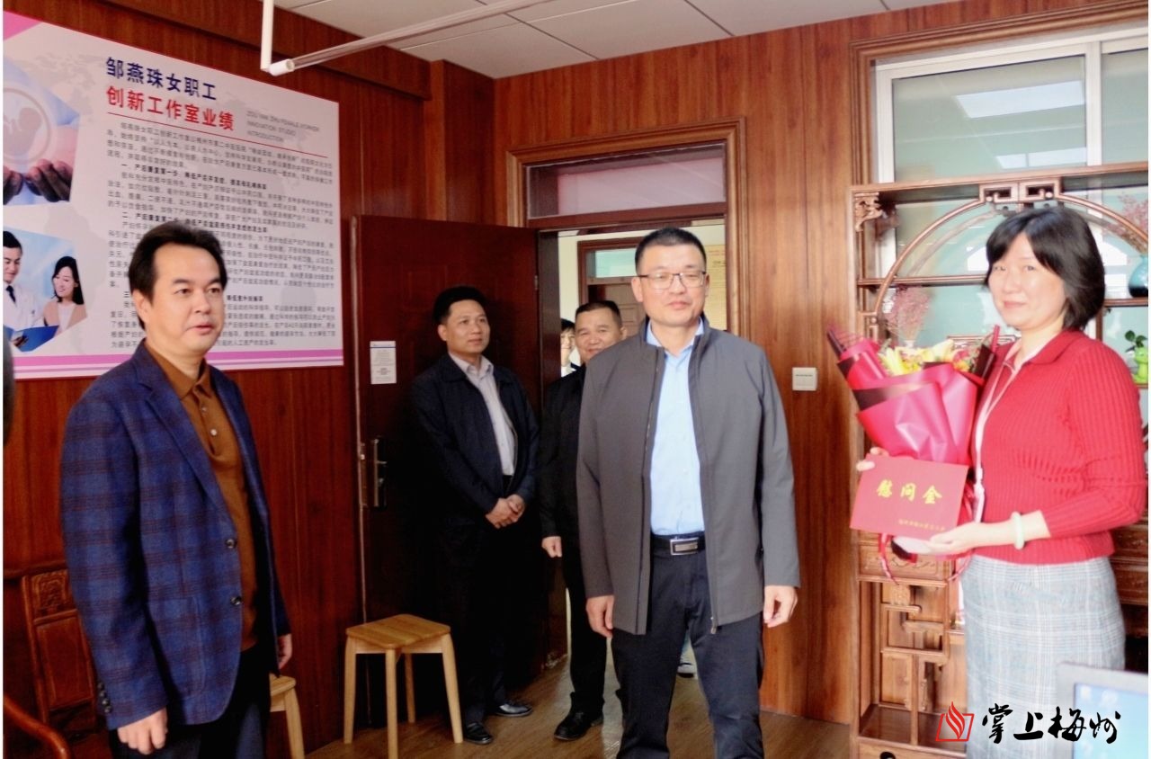 区领导王增文,曾江林参加活动.