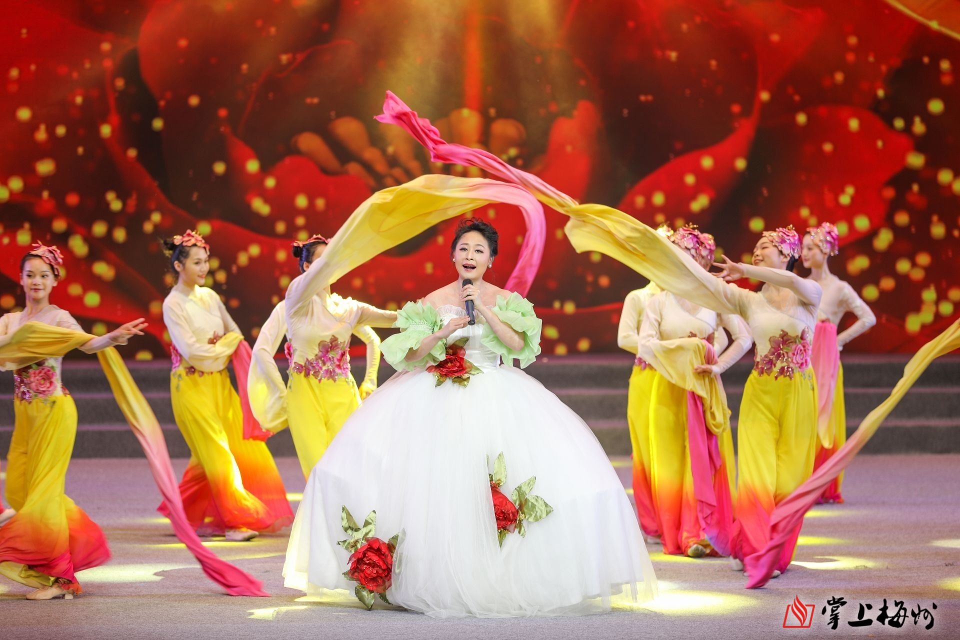 忠诚敬业德艺双馨广东汉剧艺术大师梁素珍从艺七十周年专场演出举行