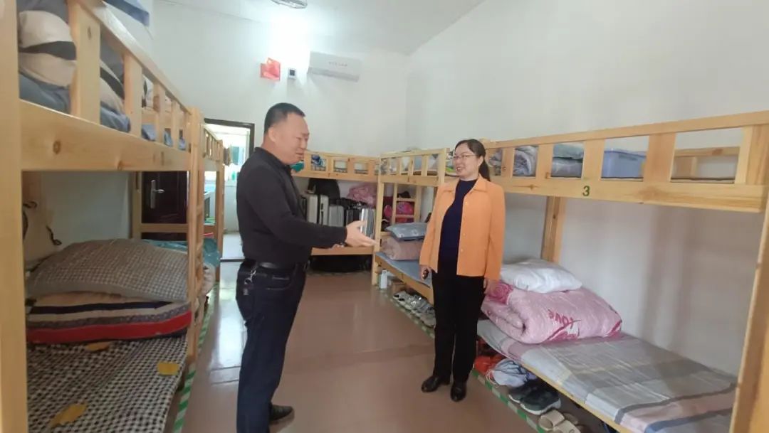 李杏玲率队到丰顺县球山中学调研