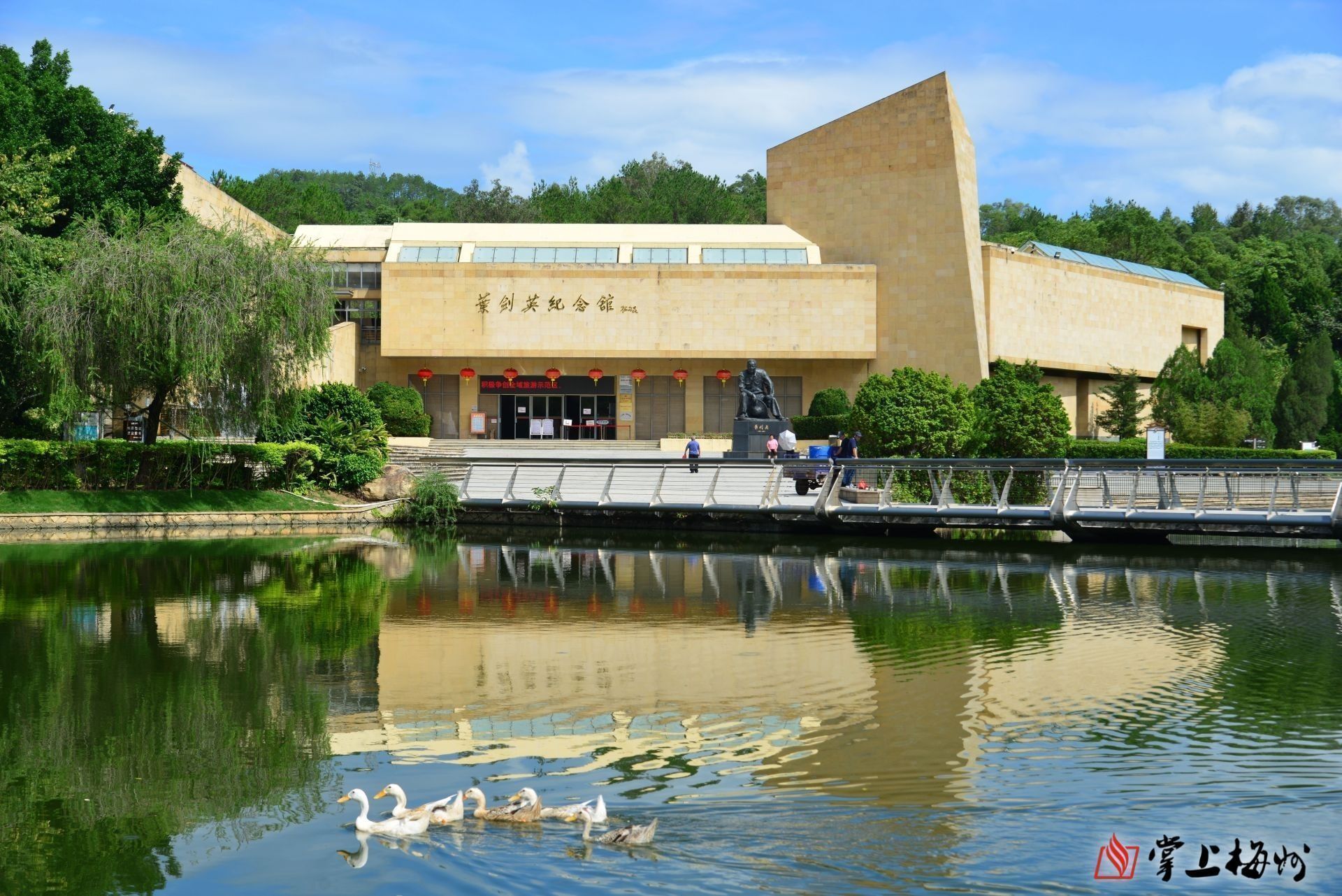 穀歌pixel 4/xl設念中沒有雅暴光 後置攝像頭是“浴霸”型