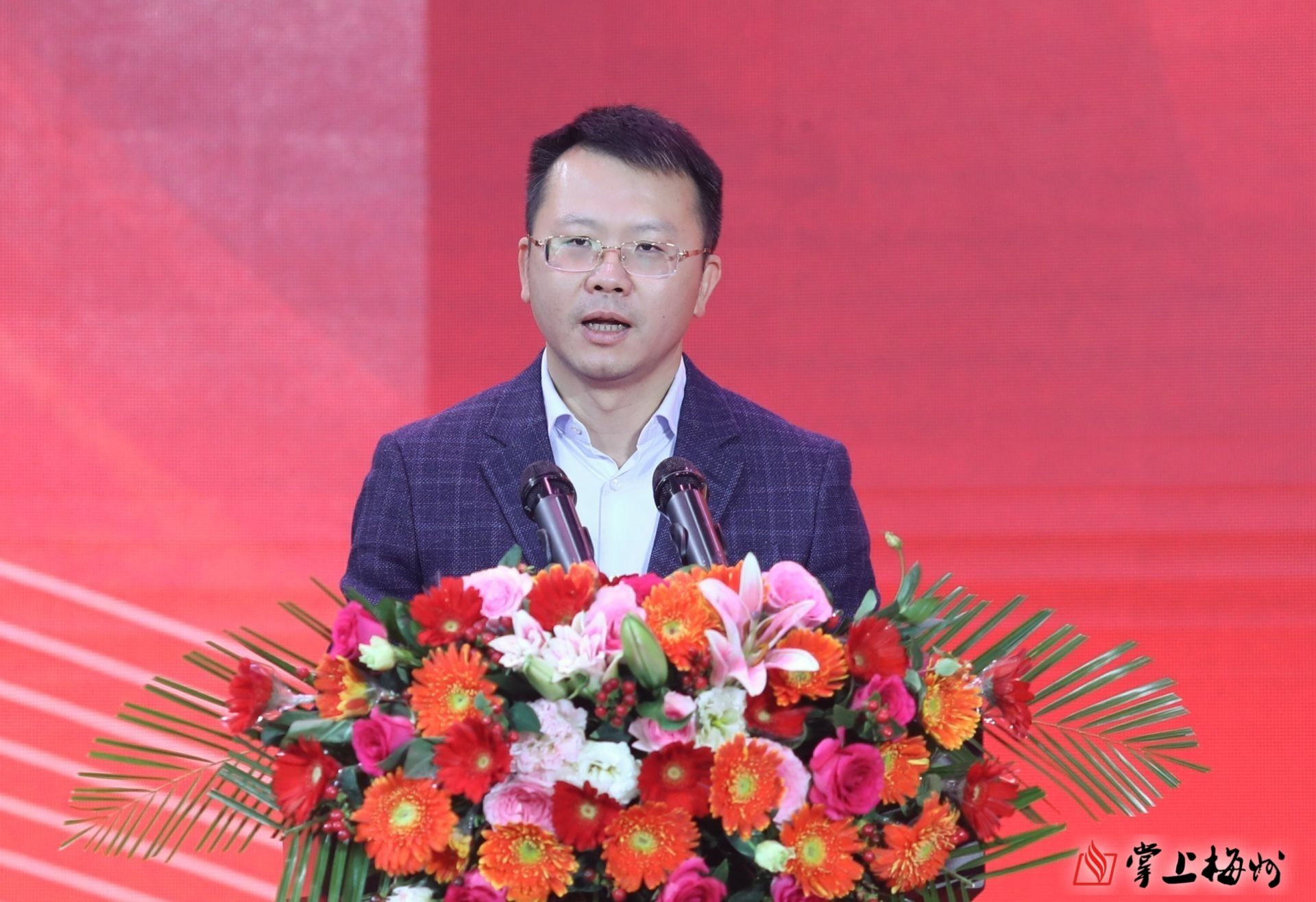 三秩芳华正青春梅州市曾宪梓中学生日快乐